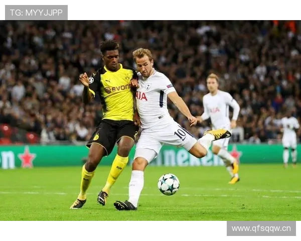 奥斯梅恩vs莱万多夫斯基：现代中锋与全能射手的关键差异在哪？