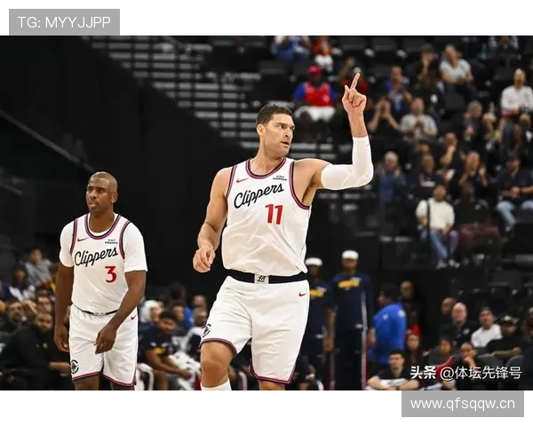 保罗利用挡拆创造机会提升助攻效率，明显优于联盟平均水平