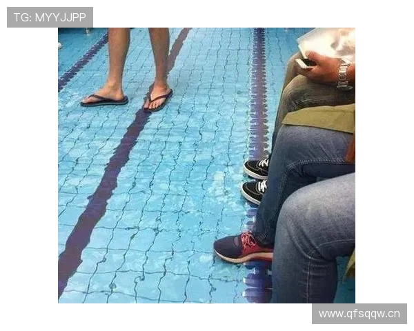 宁泽涛穿得像普通上班族，泳池边倒像在赶地铁，真有人信他是游泳冠军？